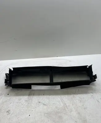 Ford Focus Intercooler air guide/duct channel BM518312A
