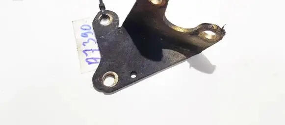 Ford Mondeo Mk III Engine mounting bracket 2s7q9b552ac