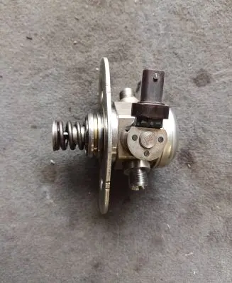 BMW 5 G30 G31 Fuel injection high pressure pump 0261520258 3012584213 180828