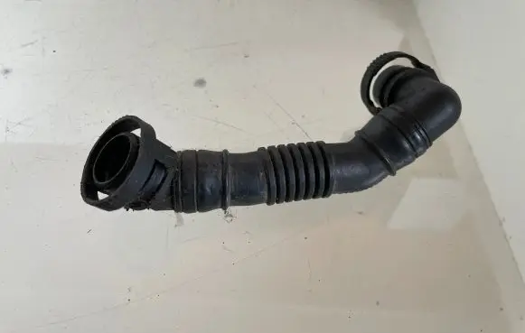 Volkswagen Golf V Breather hose/pipe 03G103493D