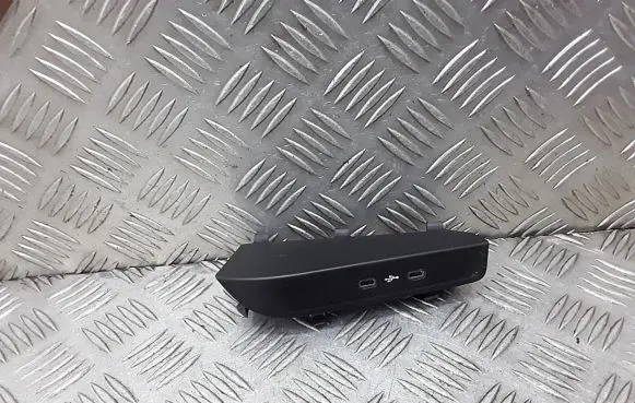 Skoda Scala USB socket connector 657035736