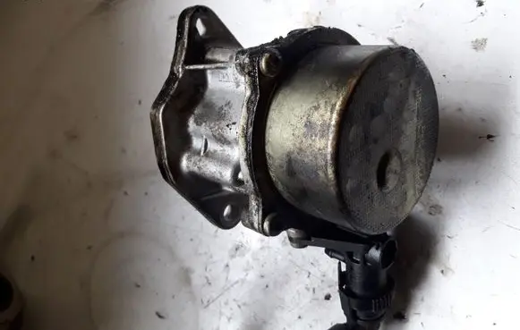 Volvo S40, V40 Vacuum pump