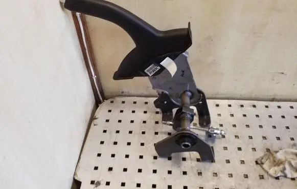 KIA Sportage Handbrake/parking brake lever assembly