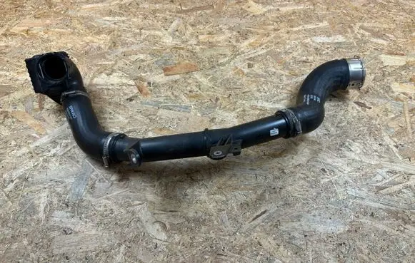 Volvo XC40 Intercooler hose/pipe 32325567 32224392