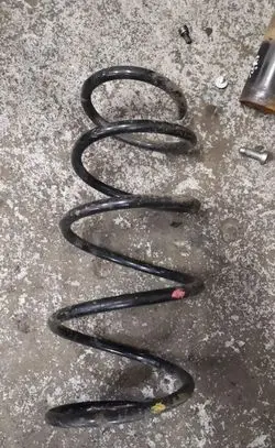 Toyota Avensis T270 Front coil spring