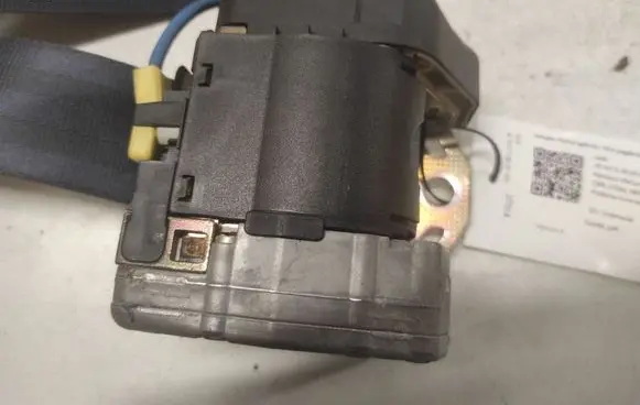 Audi A6 S6 C5 4B Rear seatbelt 95012 4B9857805