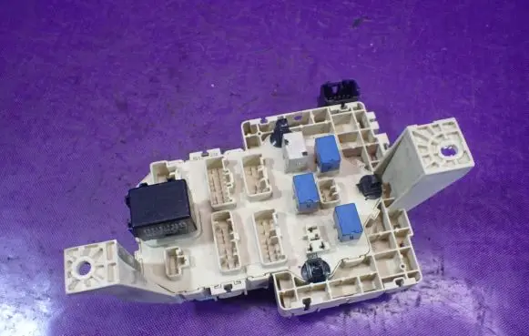 Suzuki Swift I Fuse box set YN2-F0L