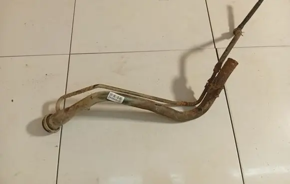 Honda CR-V Fuel tank filler neck pipe 