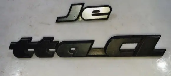 Volkswagen Jetta II Manufacturers badge/model letters 165853687J