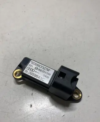 Audi A3 S3 8L Airbag deployment crash/impact sensor 8L0959643C 251199 023090CF3ZTM