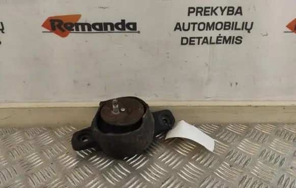 Subaru Outback Engine mount bracket