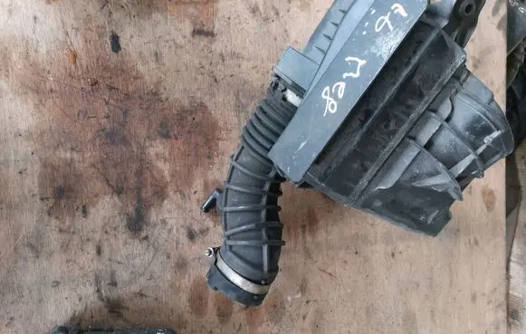 Renault Megane III Air filter box 8200947663