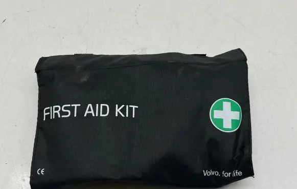Volvo V40 Cross country First aid kit 