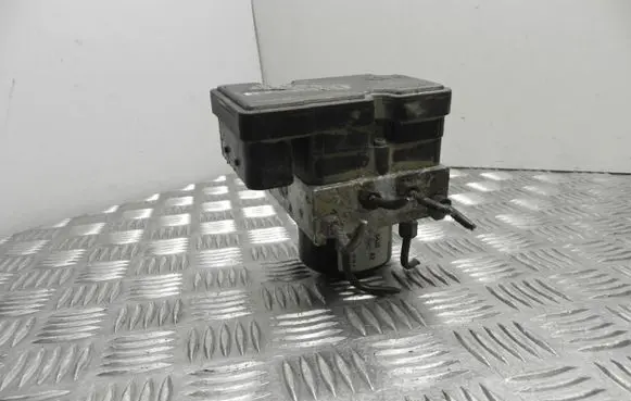 Suzuki Grand Vitara II ABS Pump 64J2