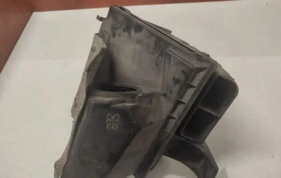 Volkswagen PASSAT B5.5 Air filter box 8D0129607 F129607 058133843