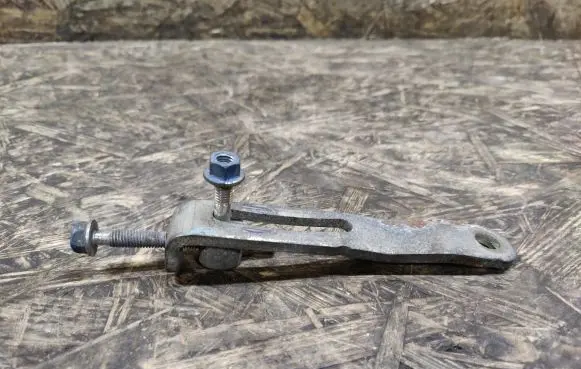 Mitsubishi Space Star Generator/alternator belt tensioner