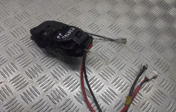 Suzuki Baleno EG Front door lock 