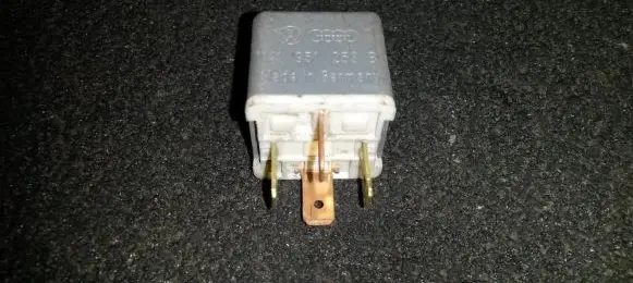 Audi A4 S4 B5 8D Other relay 141951253b Nenustatyta