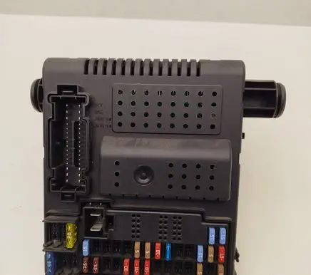 Volvo V70 Fuse module 30765646 28043321