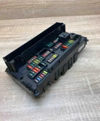 BMW 5 F10 F11 Fuse module 9252815 17033442