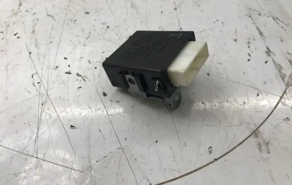 Toyota Auris 150 Window wiper relay 8594002040 4230001071