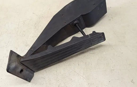BMW 1 E81 E87 Accelerator throttle pedal 676693 100106 25916010