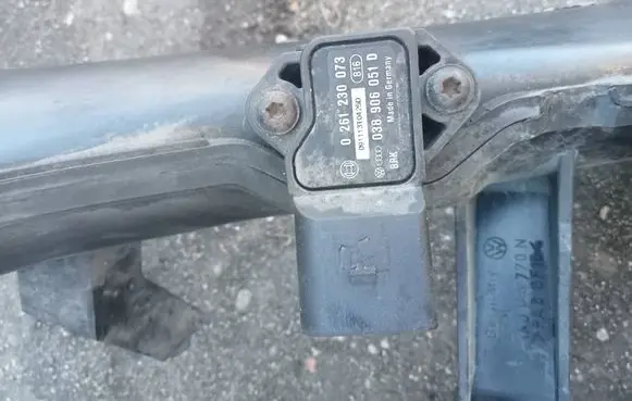 Volkswagen PASSAT B6 Air pressure sensor 0261230073 038906051D 1K0145770N