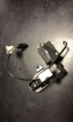 BMW 5 E39 Tailgate window lock/catch/latch 8238469