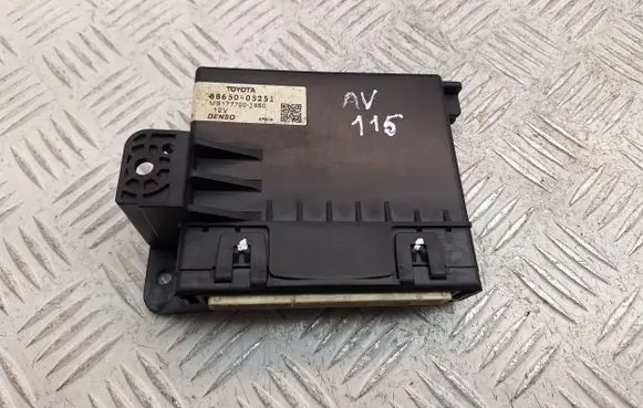 Toyota Avensis T270 Air conditioning/heating control unit 8865005251 MB1777001850