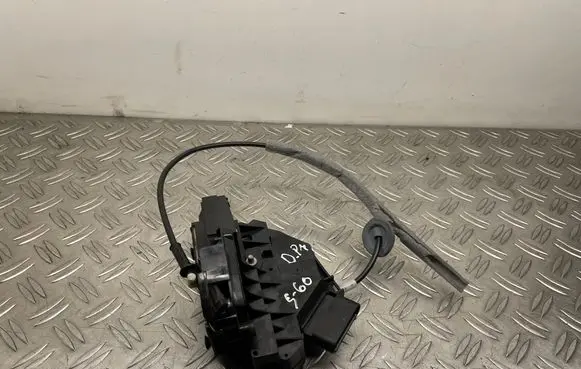 Volvo S60 Front door lock 31301739