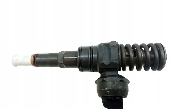 Volkswagen Golf IV Fuel injector 038130073AL