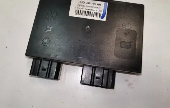 Volkswagen PASSAT B5 Comfort/convenience module 1J0959799AH 1JM990799A