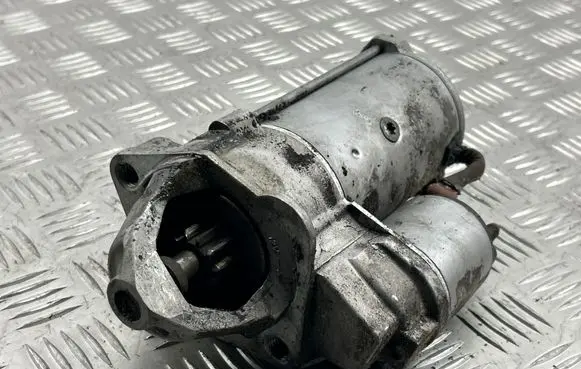 Volkswagen PASSAT B5.5 Starter motor 068911024E D7R33 2007010358AP