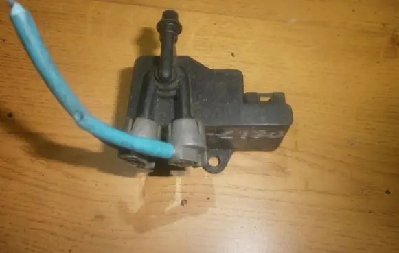 Mercedes-Benz C W202 Turbo solenoid valve 2028000578