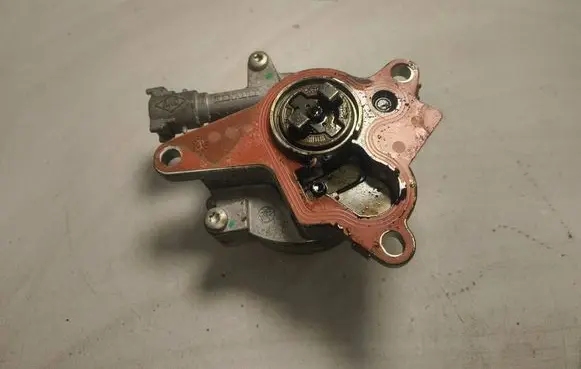 Renault Master III Vacuum pump 8200902378