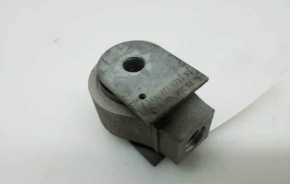 Mercedes-Benz GLK (X204) Rear differential mounting bracket A2043500215