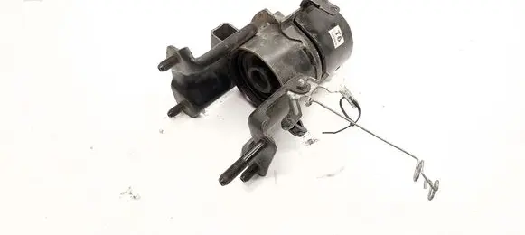 Toyota RAV 4 (XA50) Engine mount bracket