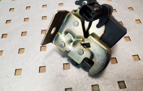 Jeep Grand Cherokee (WJ) Tailgate window lock/catch/latch 