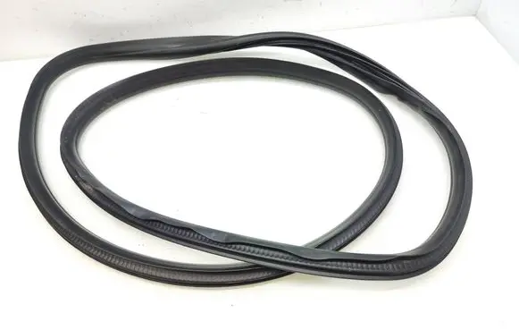 Volvo S60 Front door rubber seal 893991