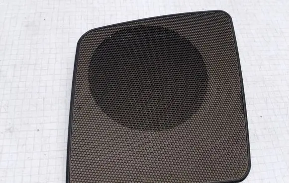 Side speaker trim/cover
