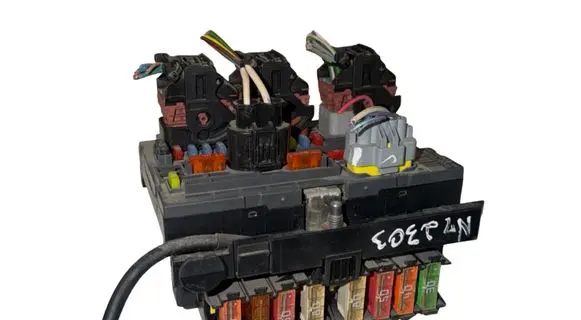 Citroen Berlingo Fuse module 9666700380