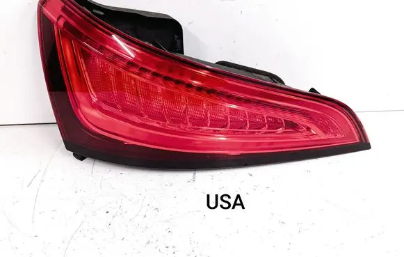Tailgate rear/tail lights