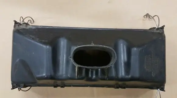 Volkswagen Caddy Air filter box 068129613A