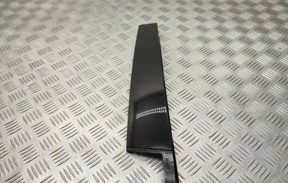 Volkswagen Touareg II Front door glass trim molding 7P6837902