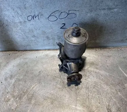 Mercedes-Benz E W124 Power steering pump A2104662001 7681900502 7506514
