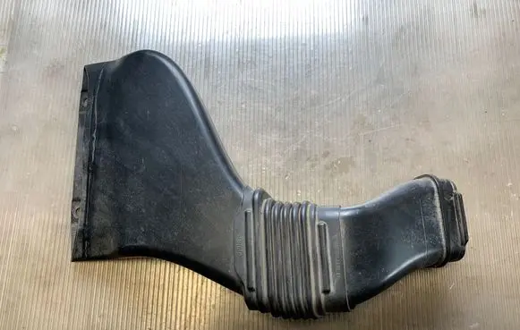 Mitsubishi Outlander Air intake duct part 1505A583