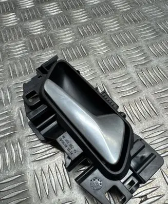 Opel Grandland X Front door interior handle 98201552V
