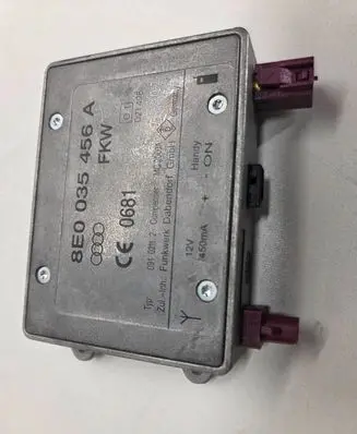 Audi A6 S6 C5 4B Aerial antenna amplifier 8E0035456A 09102112