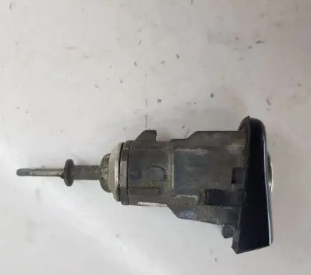 Volkswagen Polo IV 9N3 Coupe door lock (next to the handle) 837167168