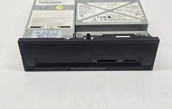 Volkswagen Touareg III Navigation unit CD/DVD player 760035088